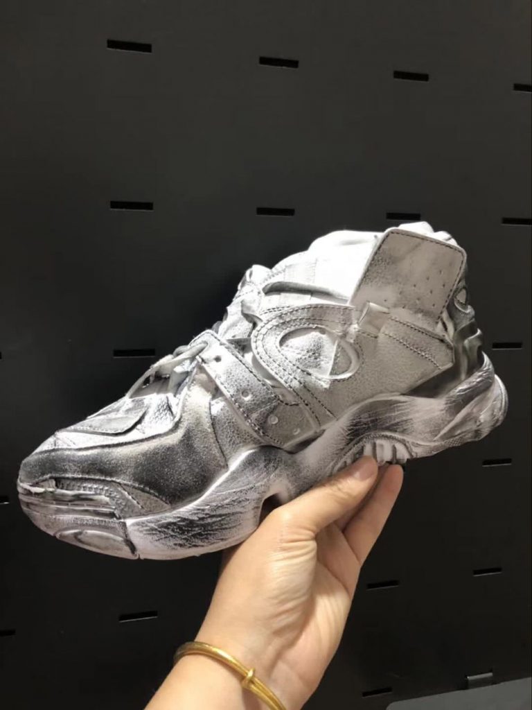 VETEMENTS X Reebok 联名款球鞋(1)