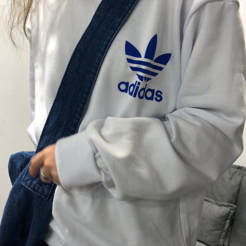 Adidas三叶草经典三杠圆领卫衣，专柜经典百搭款，adicolor限定色彩系列舒适透气男女同款